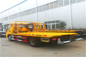 万盛区附近拖车救援搭电